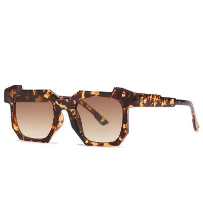 China Retro fashion sunglasses wholesa frame men women sunglasses square sun glasses for sale