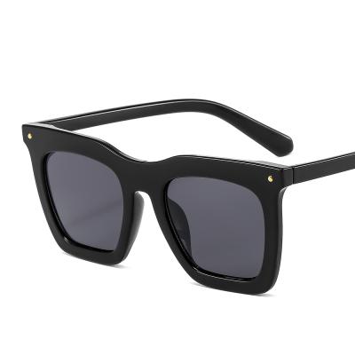 China New Men's Sunglasses Fashion Thick Frame Wholesale Fashionable Women's Small Size Rectangle Sunglasses for sale