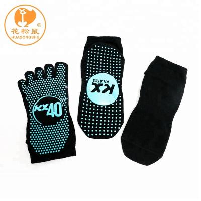 China 5 Tone Antibacterial Slipper Socks With Unique Rubber Men's Anti Slip Non Slip Yoga Grip Black Pilates Socks for sale