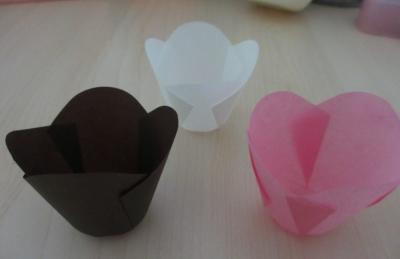 China solid color cake tulip cup for sale