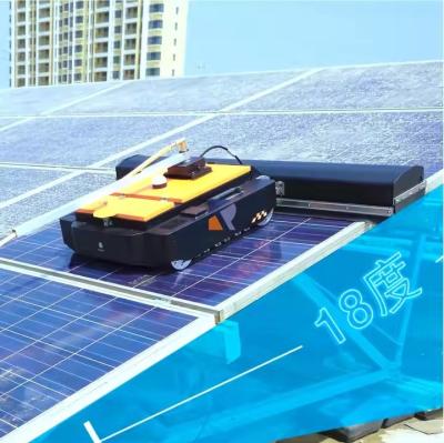 China Nuevo diseño Anti-caídas de venta al por mayor de logotipo personalizado de la máquina para la energía solar Panel de limpieza de cepillo robot automático en venta