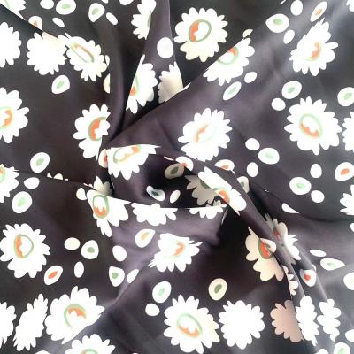 China New Style Viable Natural Wholesale Fabric Rayon Digital Printing Digital Printing Floral Fabric For Dress for sale