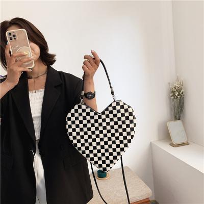 China Cross Women's Handbag Fashion Purse Bags 2021 - Popular Body Heart Shape Purse Bags Ladies Handbags For Women for sale