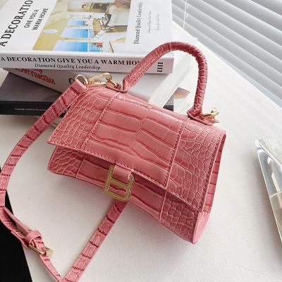 China Fashion Luxury High Quality New Ladies Saddle Casual Ladies Flip Bag Shoulder Messenger Handbag Retro Solid Color Bag for sale