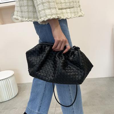 China Eco-friendly Simple Designer Dumplings Women's Retro Fashion Cloud Female Cross - Body Shoulder Bag Tide Messenger Bag Clutch Bag for sale