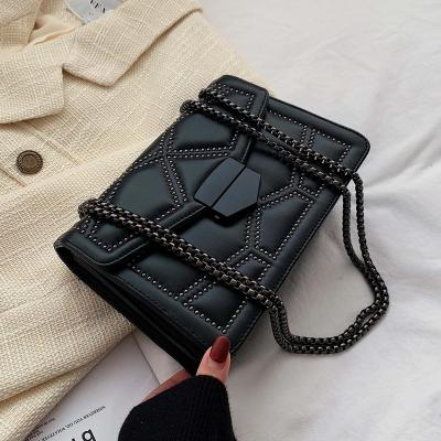 China Rivet Portable Chain PU Leather Cross - Shoulder Bag Lady Shoulder Messenger Bags Women 2022 Body Bags for sale