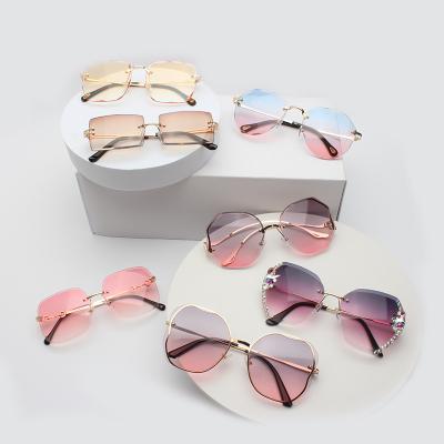 China Relieve Luxury New Fashion Women Sunglasses Vintage Metal Gradient Sunglasses Sun Shades Rimless Hot Sales Custom Wholesale Glass for sale