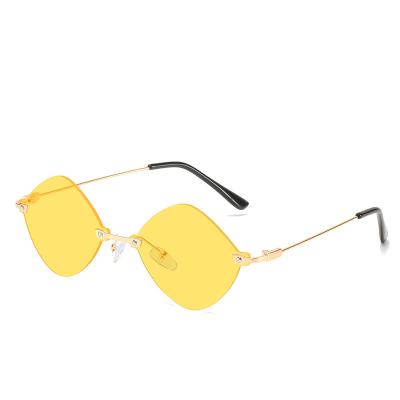 China Ease New Type Fashion Trend Metal Sunglasses Women Irregular Frameless Flat Surface Cut Edge Sun Glass Shades for sale