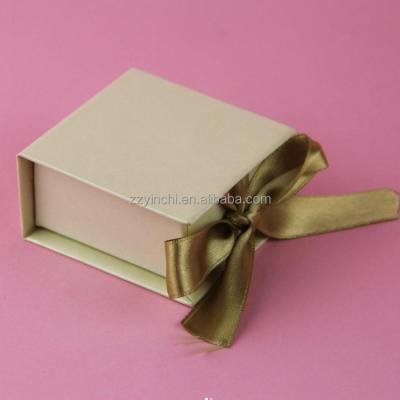 China Handmade Luxury Custom Logo Cardboard Magnetic Folding Gift Box Packaging Closure With Foam for sale