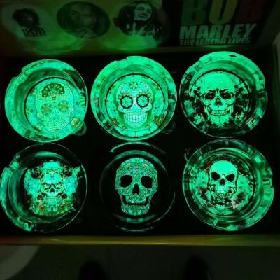 China Portable Glow in the Dark Custom Wholesale LOGO Skulls Glass Ashtray Multi Design for sale