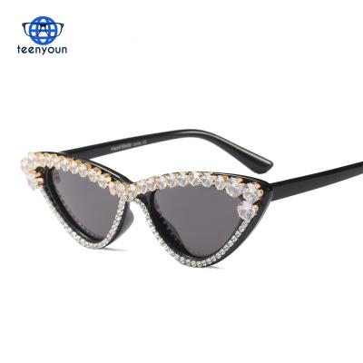 China Hot Crystal Luxury Sunglasses Women Rhinestones Sunglasses Vintage Handmade Big Round Sunglasses Fashion Sun Glasses for sale