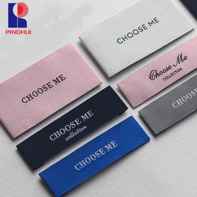 中国 Hot Sale End Pleat Washable Satin Woven Labels For Clothing Dress Hoodie Labels Neck Label 販売のため