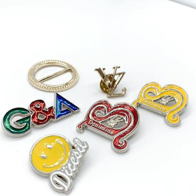 China China manufacturer custom 3D logo custom printing pin cap cute hard enamel pin à venda