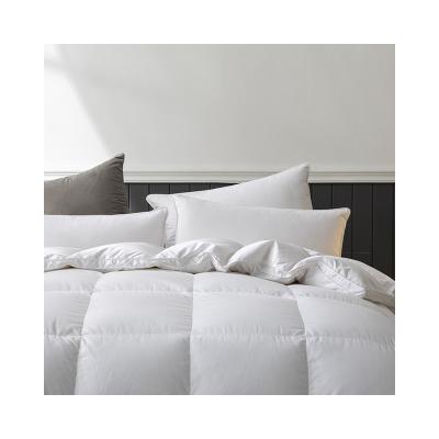 China Skin-Friendly Hot Selling White Lightweight And Practical Washable Goose Down Comforter For Warm for sale