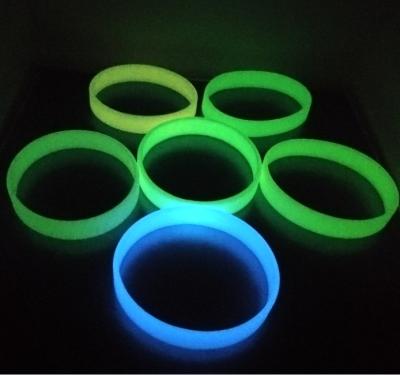 China Europe promotional cheap custom made silicone wristband, glowing silicone wristband, bulk cheap silicone wristband for sale