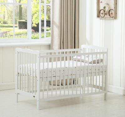 China Solid Wood White Cheap Wooden Baby Crib With Bedding Set for sale