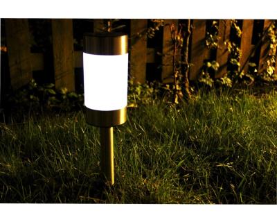 China Frosted Chrome Solar LED Garden Lights 3.7 * 12.6 * 10.6 Inches Rechargeable Bright for sale