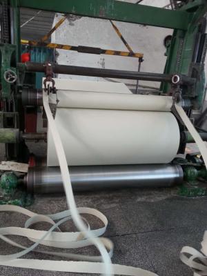 China Doppelt-Seiten-Weiß der Stärke-17gsm 787mm/889mm farbige Kraftpapier-Rolle zu verkaufen