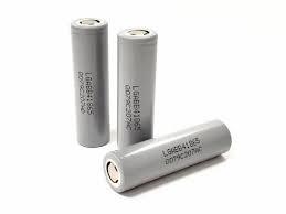 中国 Cylinder Lithium Iron Phosphate Battery 3.7 Volt Li Ion Rechargeable Battery 販売のため