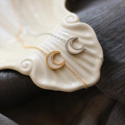 China TRENDY Gold and Silver Plated Pearly Moon Crescent Pendant Necklace Seashell Fritillaria Pendant Necklace for sale