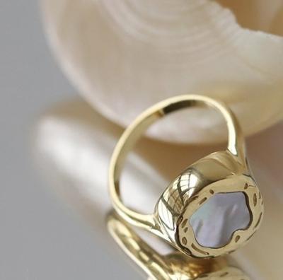 China Fashionable Natural Shell Ring Water Resistant Gogem Stat With Shiny Surface And Unique Style Jewelry For Women for sale