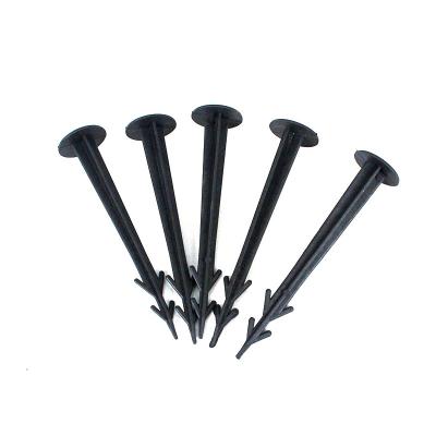 China Cheap Price Agricultural Cultivation Small Bag Packing 15 Cm Black Color Plastic Garden Ground Peg Garden Plastic Nails for sale