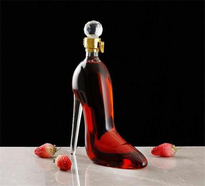 China Wholesale Transitional Borosilicate Glass Decanter 750ml Wine Whiskey Vodka Bottle High Heel Liquor Decanter Bottle for sale