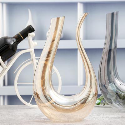 China 1000ml Horn Wine Decanter Party Wine Transitional U Shaped Glass Decanter In Amber Smokek Bar Colorful Beware Tool Gift for sale