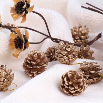 China New Design Handwork Christmas Tree Ornament Professional Exquisite Pine Cone Natural Products for sale