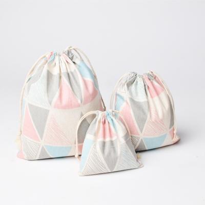 China Handmade cotton folding and storage package drawstring mouth tea gift candy bag color canvas triangle for sale