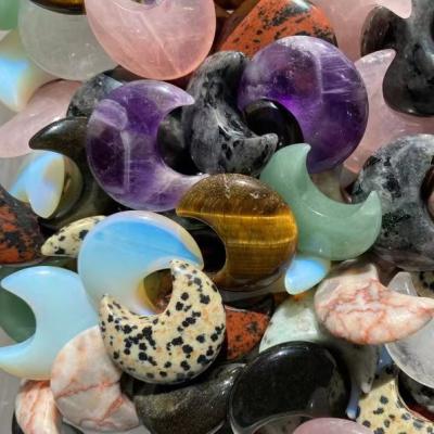 China China 2020 Crystal Carving/Gemstone Portrait Agate Jade Natural Stone Crescent Crystal Crafts/Pocket Stone for sale