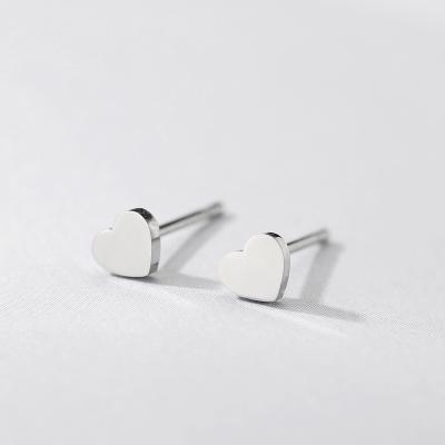 China Wholesale Trendy Red Minimalist Cute Women's Gold Heart Stainless Steel Stud Earrings Jewelry 14k Studs for sale