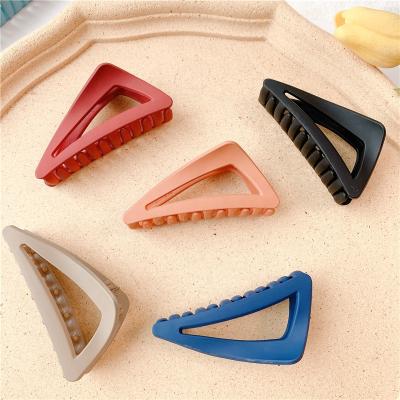 China Fashion Girls Non-slip French Claw Hair Claw Clips Matte Plastic Triangle Hair Claw for Women Thin Hair for sale