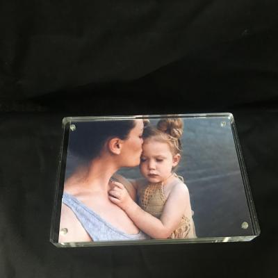 China Modern High Clear Acrylic Magnetic Display Block Perspex Picture Frames Photo Frame for sale