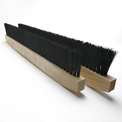 China Applying a non-slip or fine finish to freshly concrete surfaces Applying a non-slip or fine finish to freshly concrete surfaces hot selling durable pp stiffen tools cement concrete finishing brush for sale