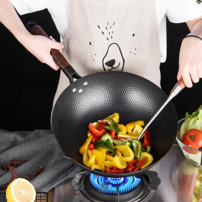 China Durable high quality 32/34cm black iron steel wok with wooden handle for sale