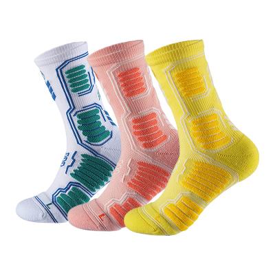 China Fashion Brand Breathable Sports Socks Bulk Good Quality Wholesale Men's Team Sports Elite Socks Basketball Team Sports Socks for sale