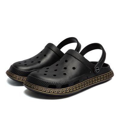 China New Hole Shoes Fashion Men And Women All Appropriate Non-Slip Beach Shoes Eva Sandals Clogs Shoes for sale