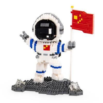 China Space Puzzle Components Hot Children's Astronaut Gesture Construction Toy Hot Sale Toy Amazon Doll Plastic Model for sale