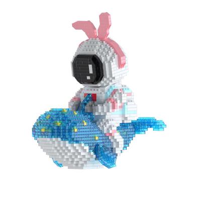 China Space Puzzle Components Hot Children's Astronaut Whale Construction Toy Hot Sale Toy Amazon Doll Plastic Model for sale