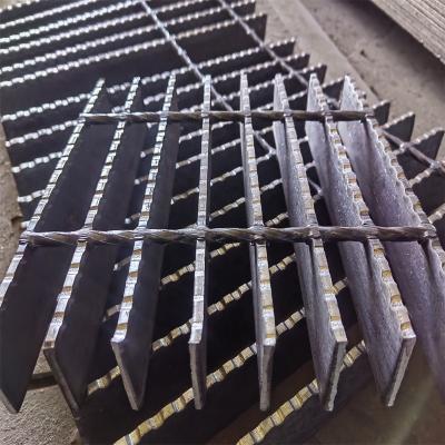 China Industrial Hot Dipped Galvanized Metal Building Material Steel Frame Grating for sale