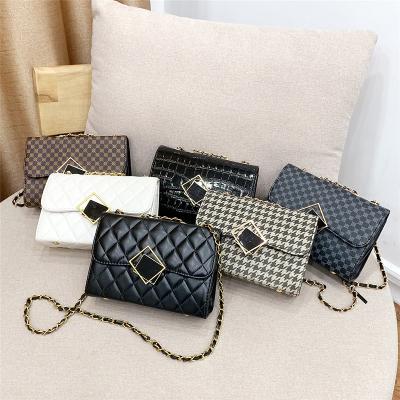 China New Design PORTABLE Hot Selling PU Leather Handbags Chain Strap Shoulder Bags Snake Pattern Cross - Body Bags for sale