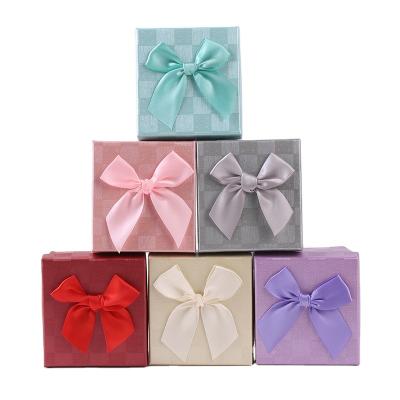 China Creative Link Biodegradable Exquisite Jewelry Box Bow Gift Box Necklace Jewelry Packaging for sale