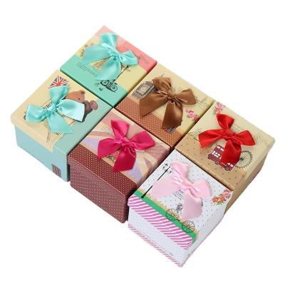 China 2020 Spot Christmas Gift Box Recyclable Cute Christmas Eve Apple Box Square Exquisite Sweet Gift Box for sale