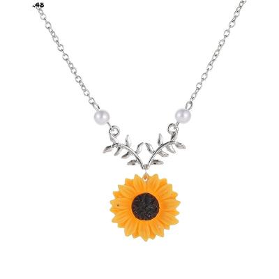 China Superstarer Temperament Romantic Fashion Pearl Sun Flower Necklace Sweater Pendant Hot Selling Accessories for sale