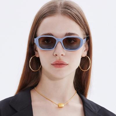 China Rectangle Hot Selling Blue Irregular Square Frame with designed Pattern and Rivet in Temple Sun Glasses  2023 in travelling vacation holid for sale