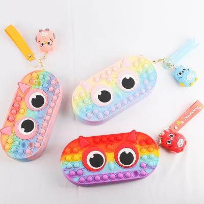 China Toy Wholesale Amazon Silicone Push Bubble Bag Funny Educational Popular Cute Ladies Ladies Pencil Case Busy Person Clips Toy Girls Popped It Bag for sale