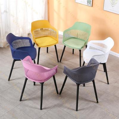 China Foldable Hot Selling Home Furniture Dining Room Rattan Seating Dining Chair Kitchen Metal Legs Chair for sale