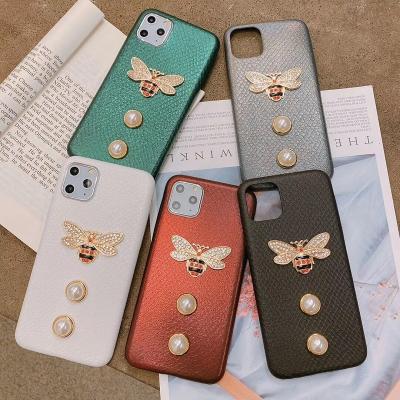 China Luxury Rhinestone Bee Diamond Case Women Rhinestone Bee Case For iphone 11pro 11 Max Case 11pro microfiber for sale