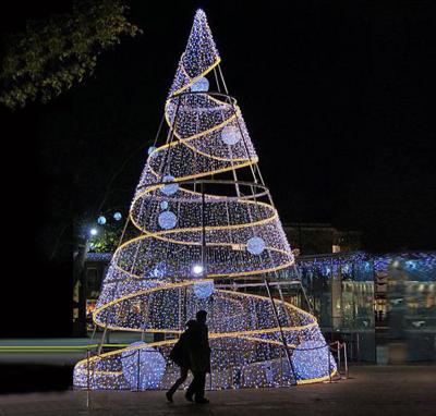 China Christamas Decoration Low Price Wholesale Xmas Tree Decoration Metal Frame LED Light Outdoor Giant Christmas Tree For Shopping Mall for sale